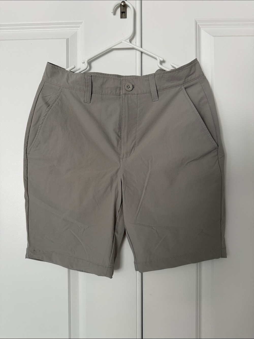 Kenneth Cole Men's Flat-Front Golf Shorts in Light Gray